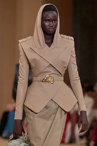Look 12